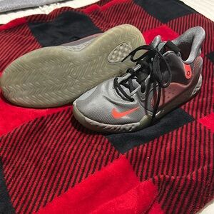 Youth size 7 Kevin Durant Nike basketball shoes